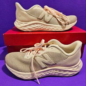 NEW Womens New Balance Size 7.5 Fresh Foam Arishi v4 Athletic Shoes W680LW7